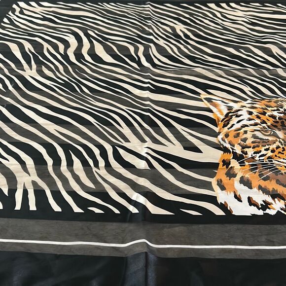 Cheetah Animal Print 40” X 40” Scarf NWOT - Picture 4 of 5